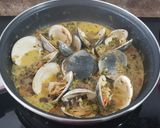 Foto del paso 3 de la receta: Almejas al vino blanco