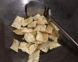 Foto langkah ke 3 dari resep Keripik Bawang Seledri.