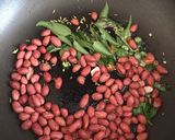 A picture of step 2 of Crunchy peanut puffed rice.