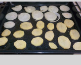Foto del paso 6 de la receta: Rape con guarnición de patata y cebolla al horno