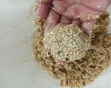 Foto del paso 5 de la receta: Galletas crujientes de quinoa y avena con chocolate 🍪