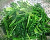 Hình bước làm 2 của món Cải Bó Xôi Xào Lòng Gà