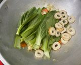 Foto langkah ke 3 dari resep Tumis Wortel Sawi Kubis.