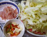 รูปขั้นตอนการทำที่ 1 ของ กะหล่ำผัดน้ำมันหอยใส่ไก่