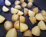 A picture of step 2 of Chicken, mushrooms and potatoes in beer.