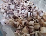 Foto del paso 2 de la receta: Pica-pica de calamar y gambones