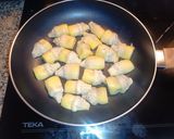 A picture of step 2 of Canned Artichokes with Ham and Mackerel.