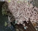 Foto langkah ke 2 dari resep Lumpia Isi Daging Sayuran.