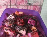 Foto langkah ke 6 dari resep Salad buah naga toping keju.