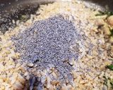 Foto del paso 2 de la receta Arroz integral salteado con espinacas, champiñones