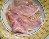 Foto del passaggio 4 della ricetta Scaloppine di lonza di maiale con i funghi al forno