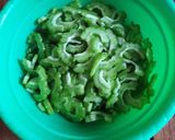 Foto langkah ke 1 dari resep Tumis Paria Udang Rebon.