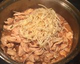 รูปขั้นตอนการทำที่ 4 ของ ไก่ผัดขิงใส่เห็ดหูหนู