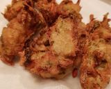 Foto del passaggio 3 della ricetta Frittelle di scarola e pinoli