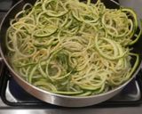 Foto del paso 3 de la receta: Spaghetti de zapallo italiano con callampas