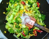 Foto langkah ke 7 dari resep Cah Brokoli dan Jagung Manis.