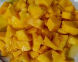 रजवाड़ी मैंगो लस्सी Rajwadi Mango lassi (गर्मियों में ताजगी से भरपूर मैंगो लस्सी बनाएं मात्र 5 मिनट में) रेसिपी चरण 2 फोटो