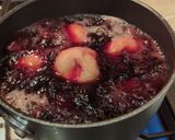 A picture of step 4 of Pears in Beaujolaise Wine.