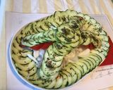 Une image de l'étape 8 de Salade de tomates grappe et concombre Noa à l oignon blanc d Italie et aromates de la mer.