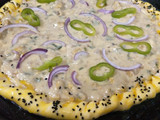 بيتزا صوص أبيض والدجاج ماريني