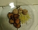 Foto langkah ke 4 dari resep Lontong kuah nasi merah with terong merah, toge dan bakso sapi.