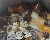 Foto del paso 3 de la receta: Carne con champiñones (hongos), a la olla