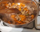 Szójaszószos csirkecomb filés zölséges píritott makaróni tészta recept fázis 3 fotója