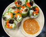 Foto langkah ke 4 dari resep Vietnamese Spring Rolls.