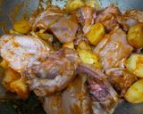 Foto langkah ke 3 dari resep Semur Ayam Kentang Betawi.