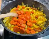 Une image de l'étape 13 de Poulet aux carottes, épices et lait de coco.