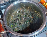 Foto del paso 10 de la receta: Calamares en su tinta con un toque de pasta de curry verde