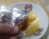 Foto langkah ke 2 dari resep Mie telor dadar.