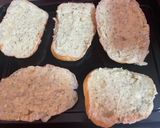 Foto langkah ke 3 dari resep Garlic Cheese Butter Bread.