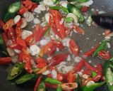 Foto langkah ke 5 dari resep Tuna Jamur Kecap Pedas.