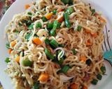 A picture of step 2 of Vegetable Indomie with fish.