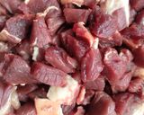 Foto langkah ke 1 dari resep Oseng Daging Asam Manis.