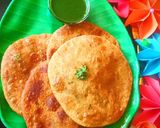A picture of step 4 of Sattu ki Poori.