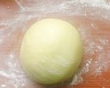 Hình bước làm 1 của món Avocado bun (bánh mì quả bơ)