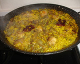 Foto del paso 13 de la receta: Paella de pollo, alcachofas y guisantes