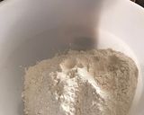 A picture of step 1 of Baing Baing noodles.