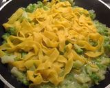Foto del passaggio 4 della ricetta Pappardelle con cavolfiore verde, crema di ricotta e provola piccante, speck croccante