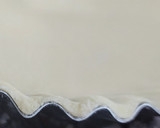 Foto del paso 3 de la receta: Tarta frutal con crema diplomata 🥝🍑🍓🫐 Kiwi, durazno, frutilla y arándanos