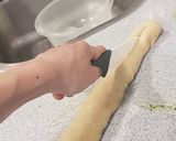 Foto del paso 10 de la receta: Corona trenzada de pan con pesto