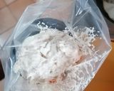 Foto del passaggio 5 della ricetta Pomodori ripieni di tonno, uova e maionese