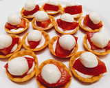 Foto del paso 5 de la receta: Canapé de crema de queso curado con tomate y mozzarella
