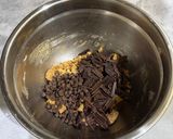 Foto langkah ke 3 dari resep Coffee Melted Chocolate Soft Cookies.