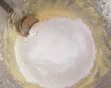 A picture of step 4 of Lime sponge cake.
