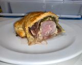 Foto del paso 8 de la receta: Solomillo de cerdo con hojaldre, pimientos del padrón y cebolla caramelizada al vino tinto