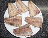 A picture of step 1 of Avocado Stuffed with Mackerel Salad.