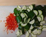 A picture of step 3 of Chilli courgette penne.